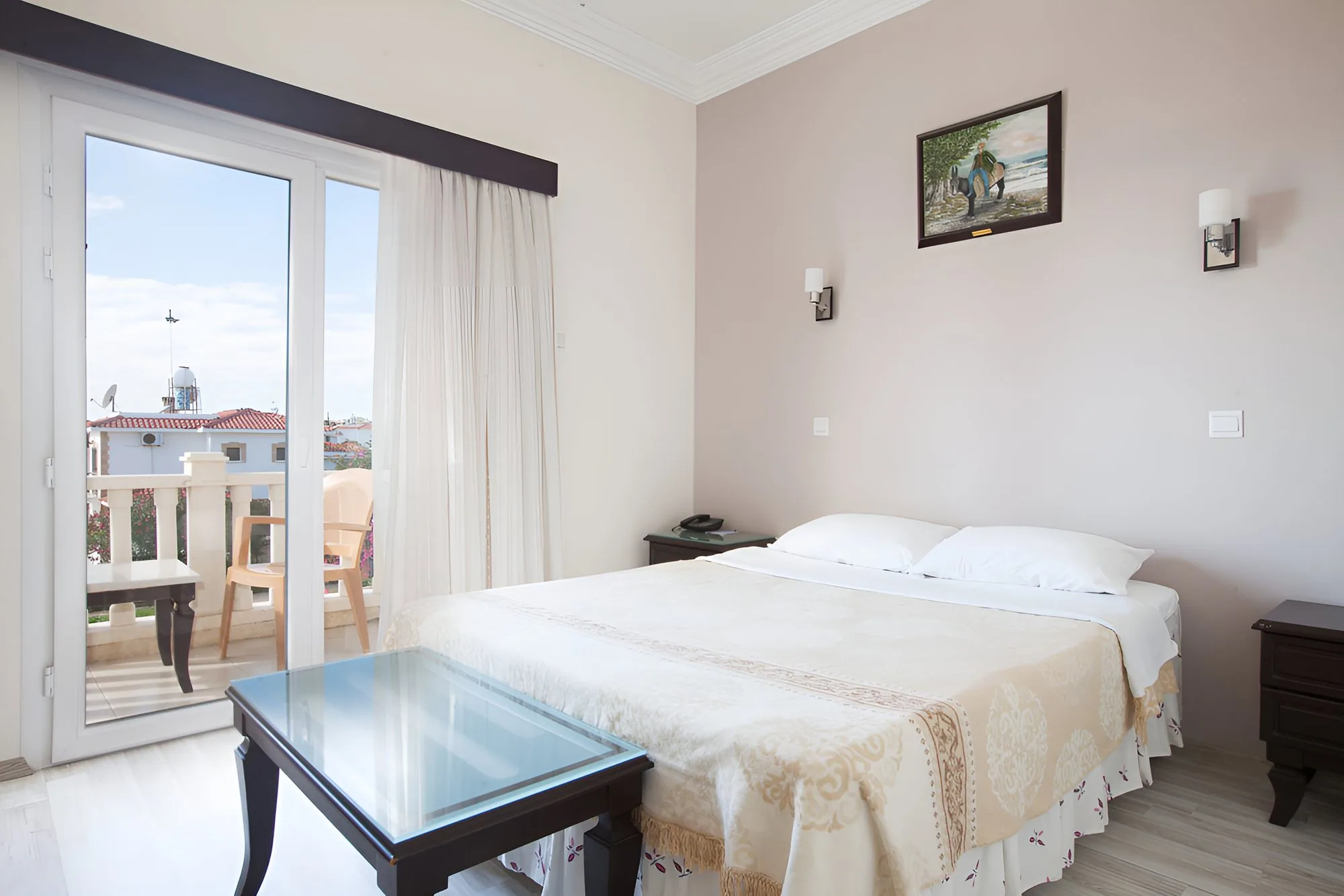 Standard room with a French bed