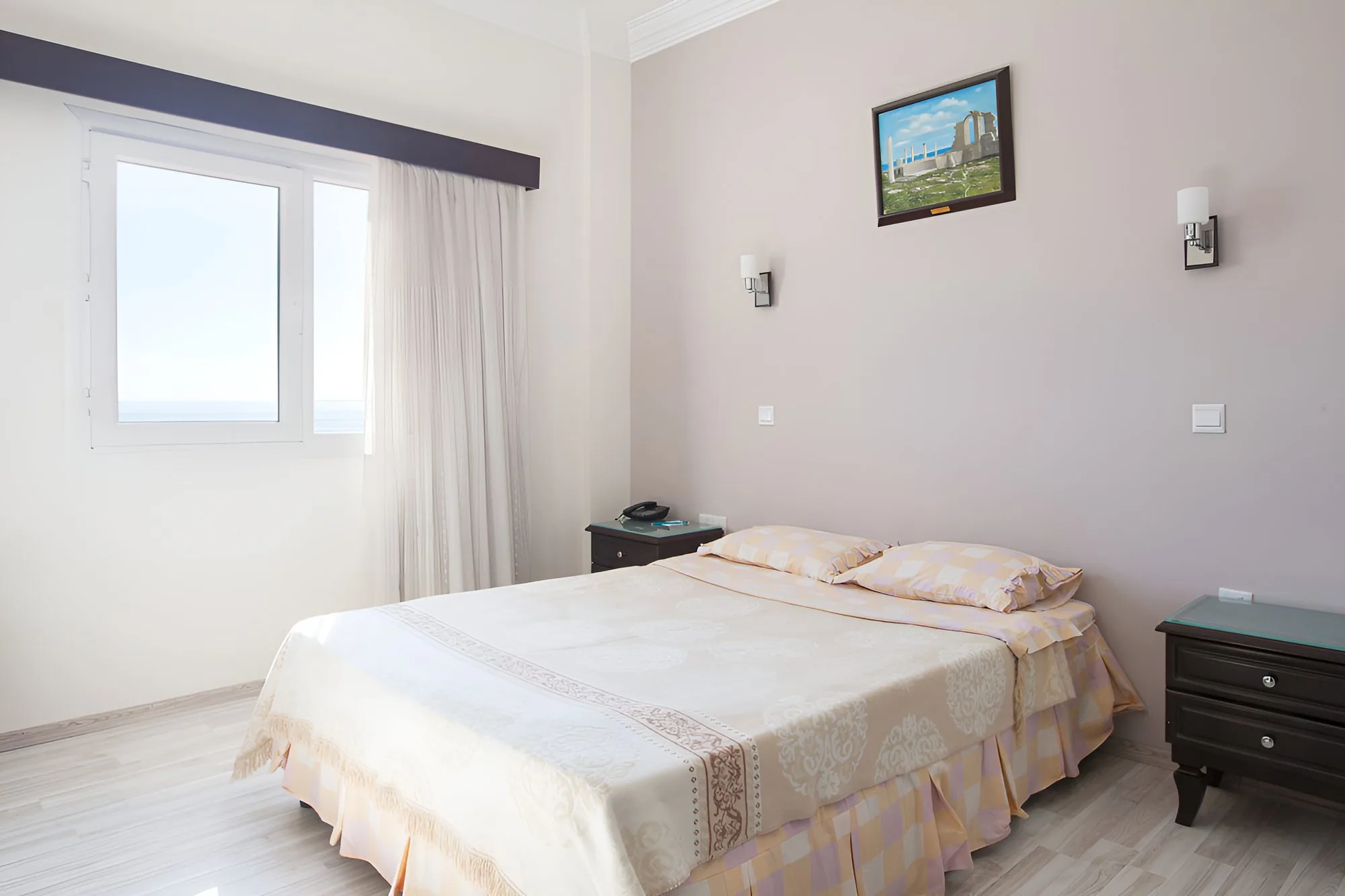 Suite bedroom