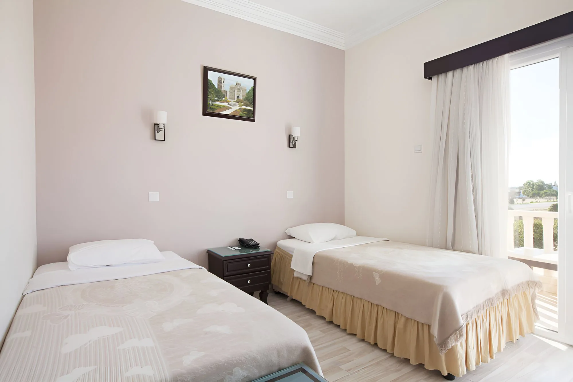 Standard room with twin beds